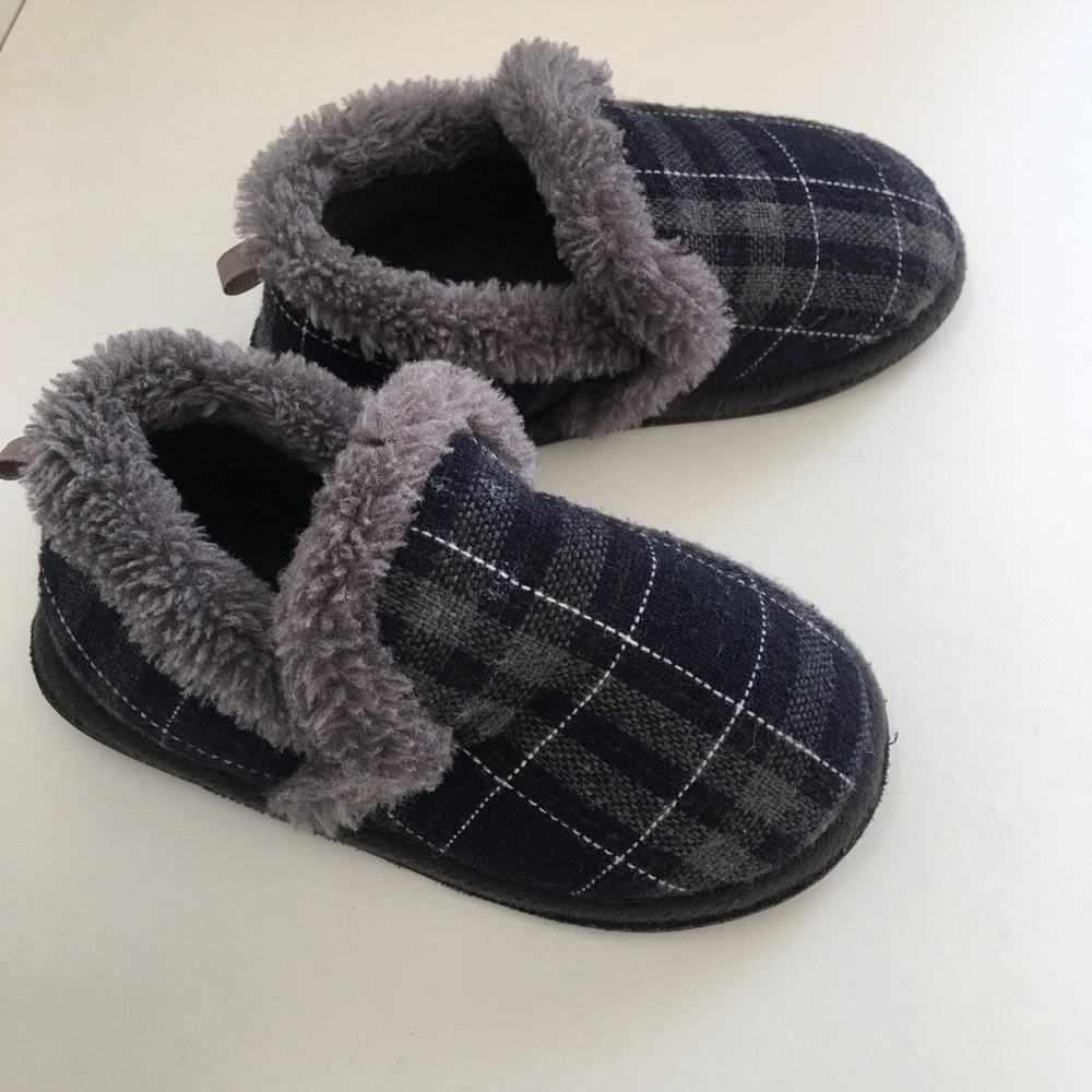 Toddler boys slippers size 7-8